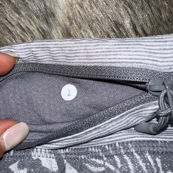 Lululemon 2 Floral Gray shorts Skirt tennis Run In The Sun Beachy Floral White - Picture 5 of 10